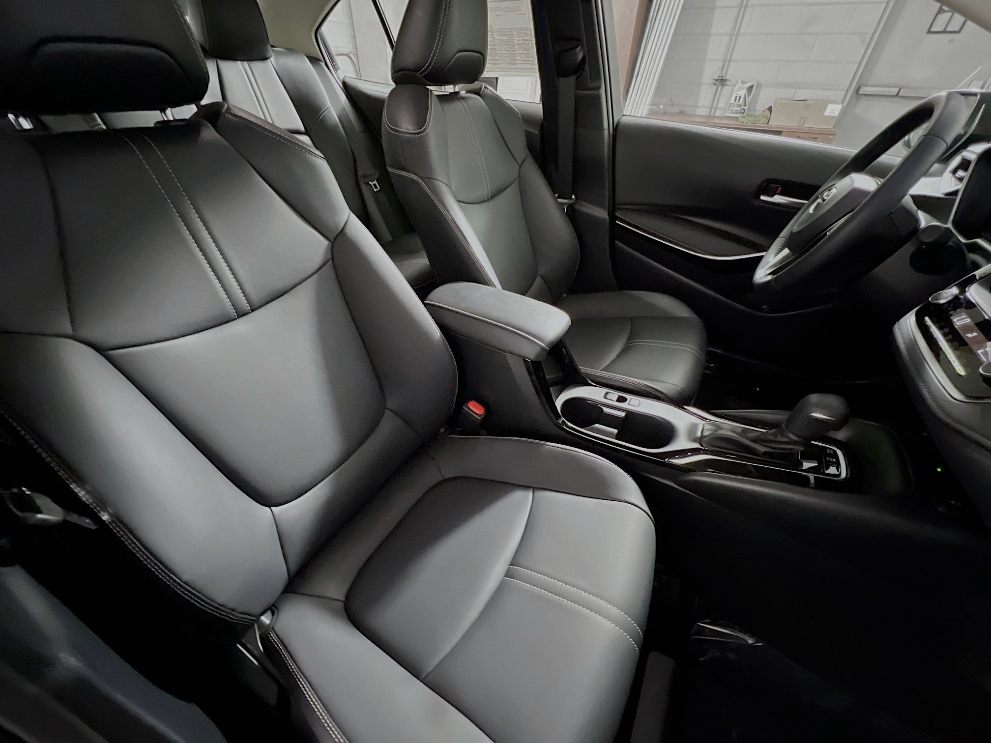 Used 2025 Toyota Corolla XLE image 31