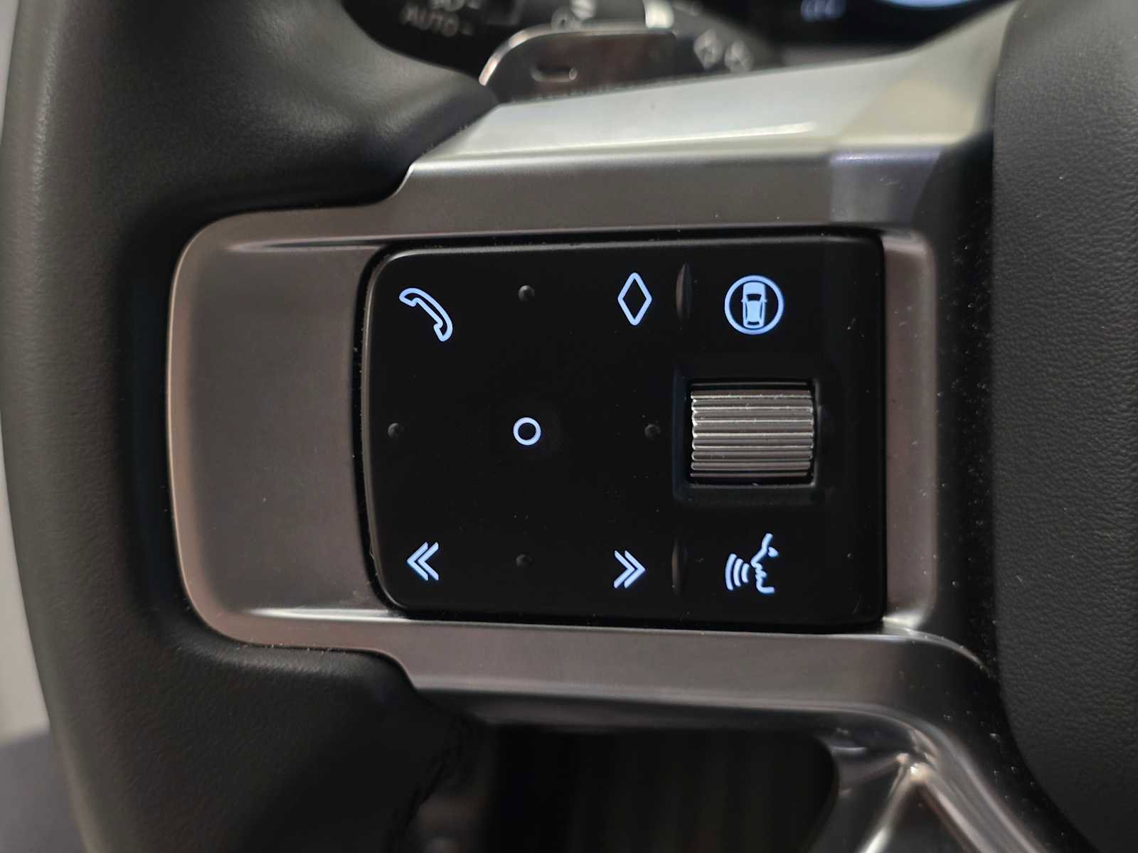 Used 2025 Land Rover Discovery Dynamic SE image 34