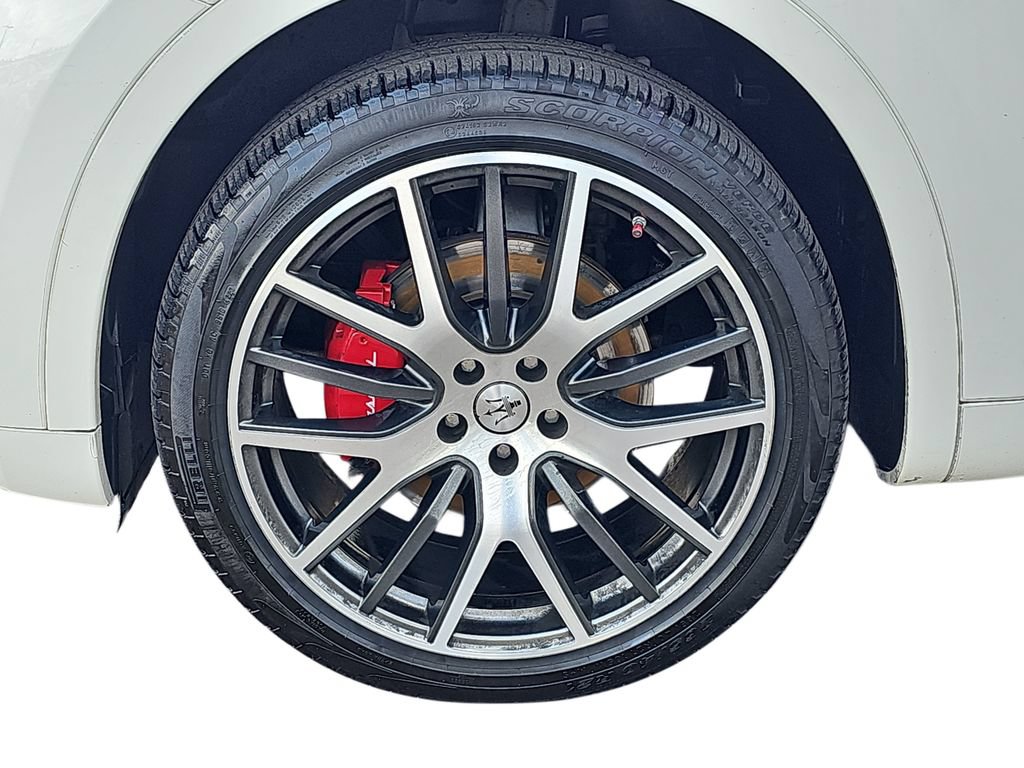 Used 2019 Maserati Levante GranLusso AWD/4WD image 31