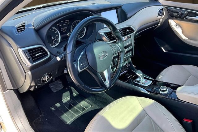 Used 2018 INFINITI QX30 Premium w/ Navigation Package image 14