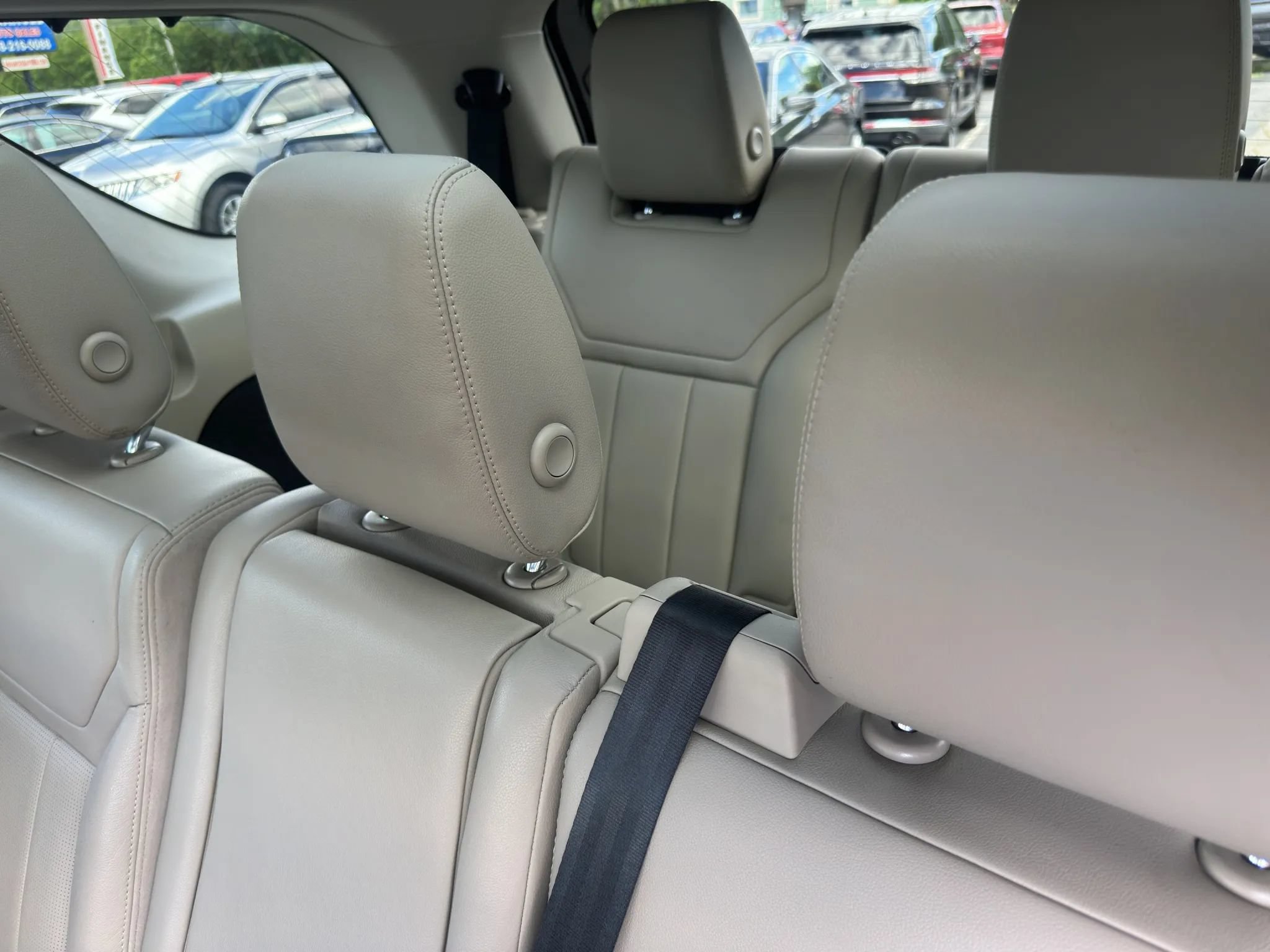 Used 2017 Land Rover Discovery HSE AWD/4WD image 15