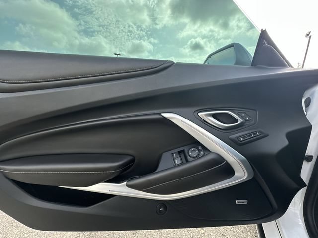 Used 2018 Chevrolet Camaro SS RWD image 15