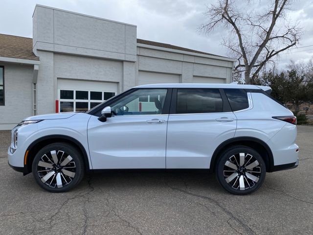 New 2026 Mitsubishi Outlander SE image 2