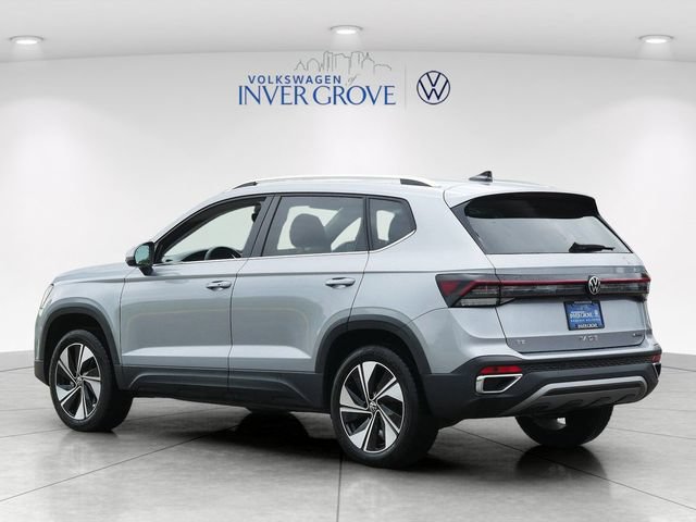 Certified 2025 Volkswagen Taos SE AWD/4WD image 5