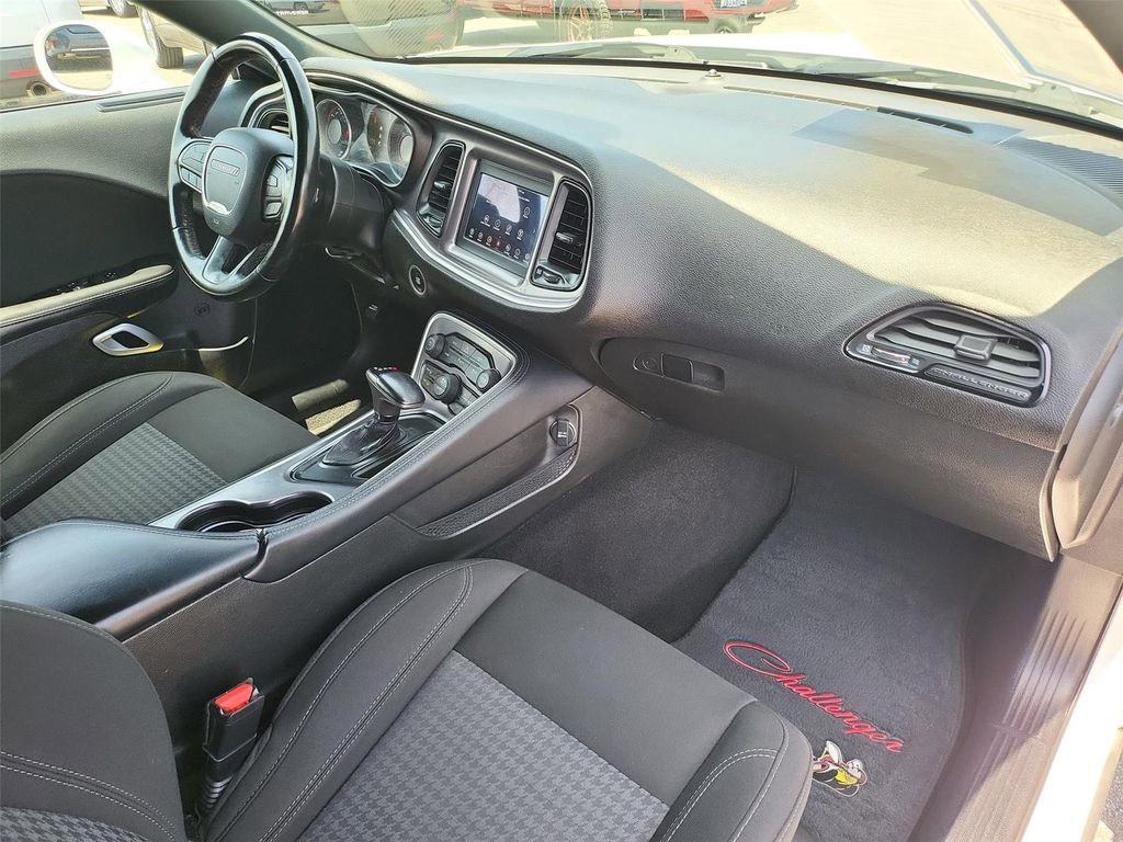 Used 2021 Dodge Challenger SXT w/ Driver Convenience Group RWD image 19