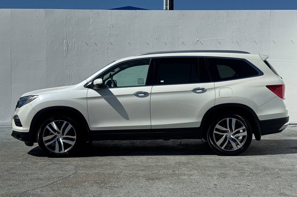 Used 2017 Honda Pilot Touring image 6
