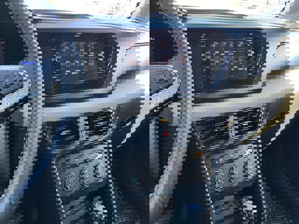 Certified 2022 Volkswagen Taos SE image 17