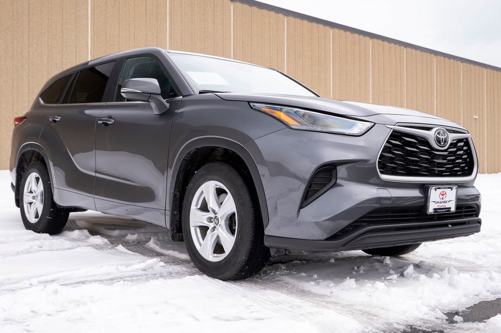 Used 2023 Toyota Highlander L image 2