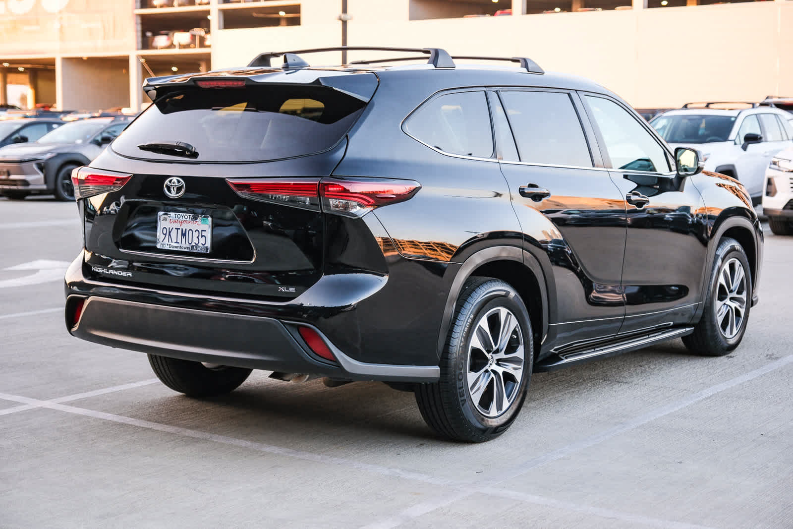 Used 2024 Toyota Highlander XLE FWD image 4