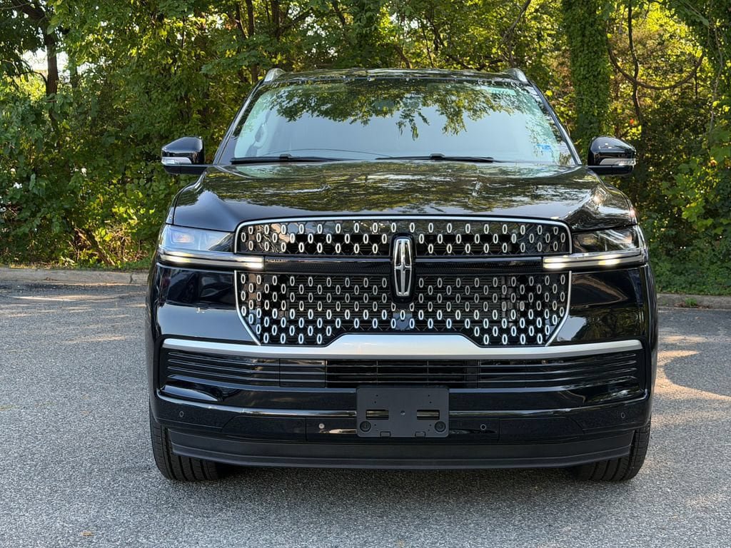 New 2027 Lincoln Navigator L Premier AWD/4WD image 2