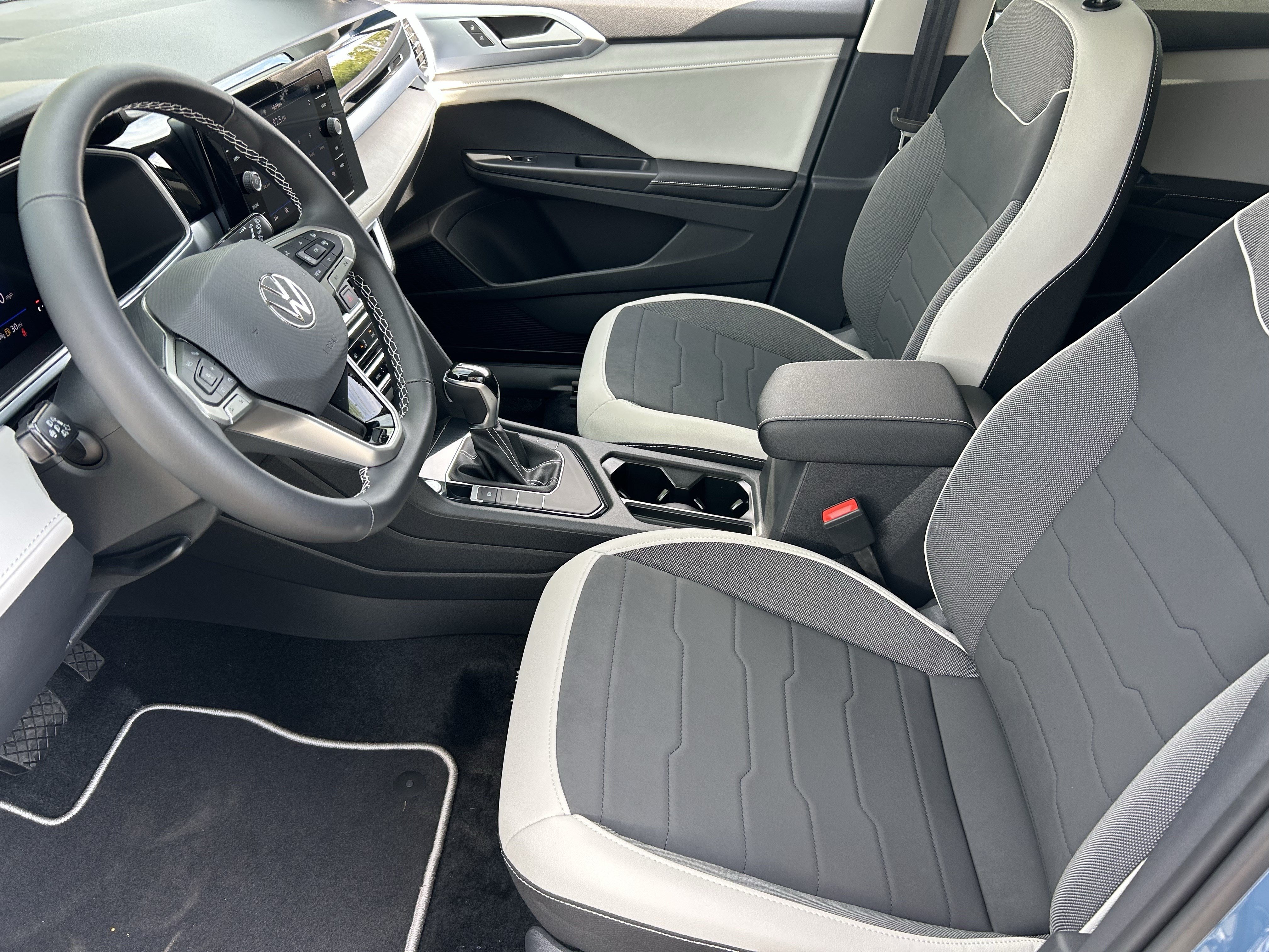 New 2026 Volkswagen Taos SE FWD image 17