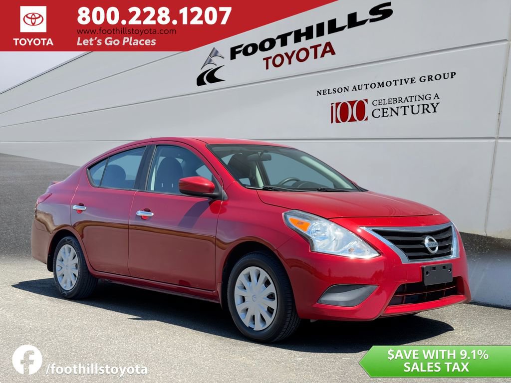 Used 2015 Nissan Versa SV FWD image 1