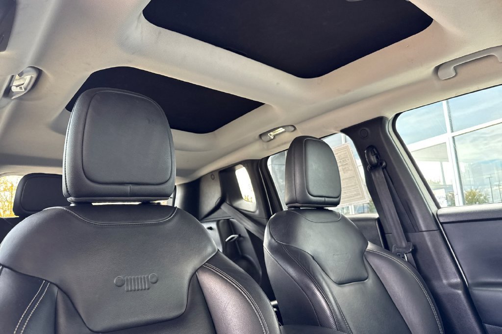 Used 2015 Jeep Renegade Limited w/ Safety & Security Group I AWD/4WD image 19