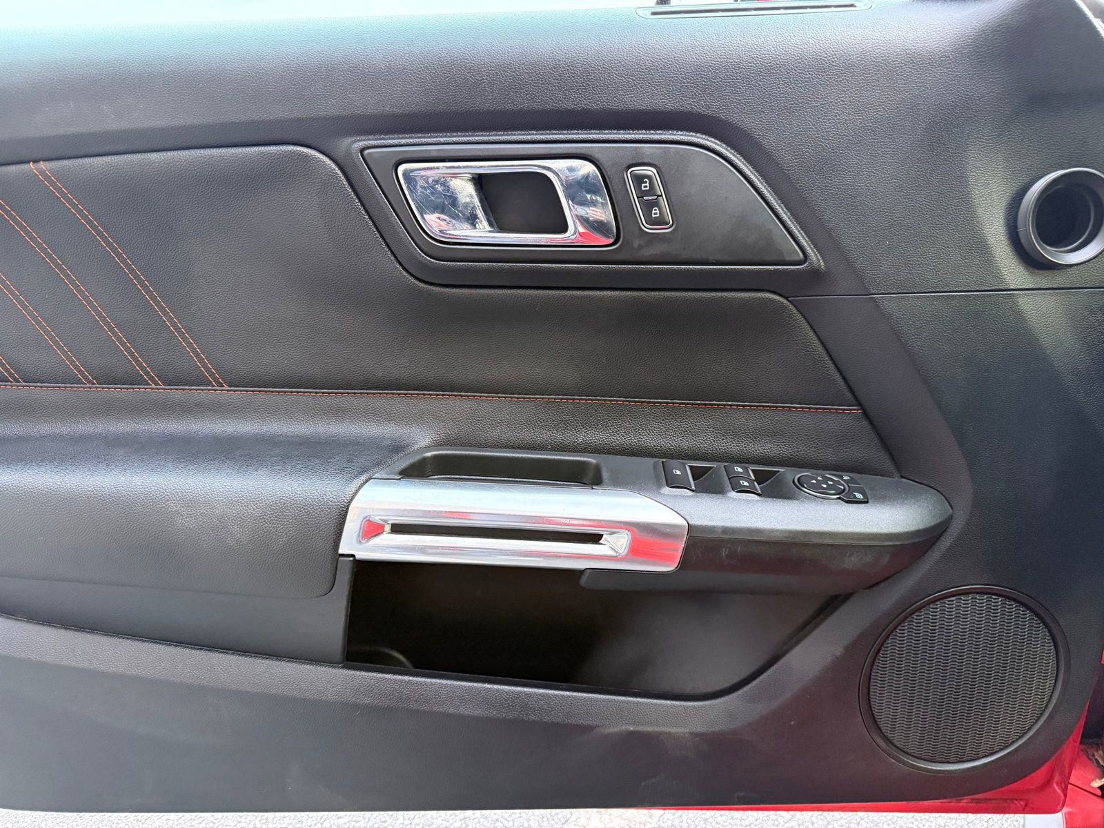 Used 2016 Ford Mustang Convertible image 33