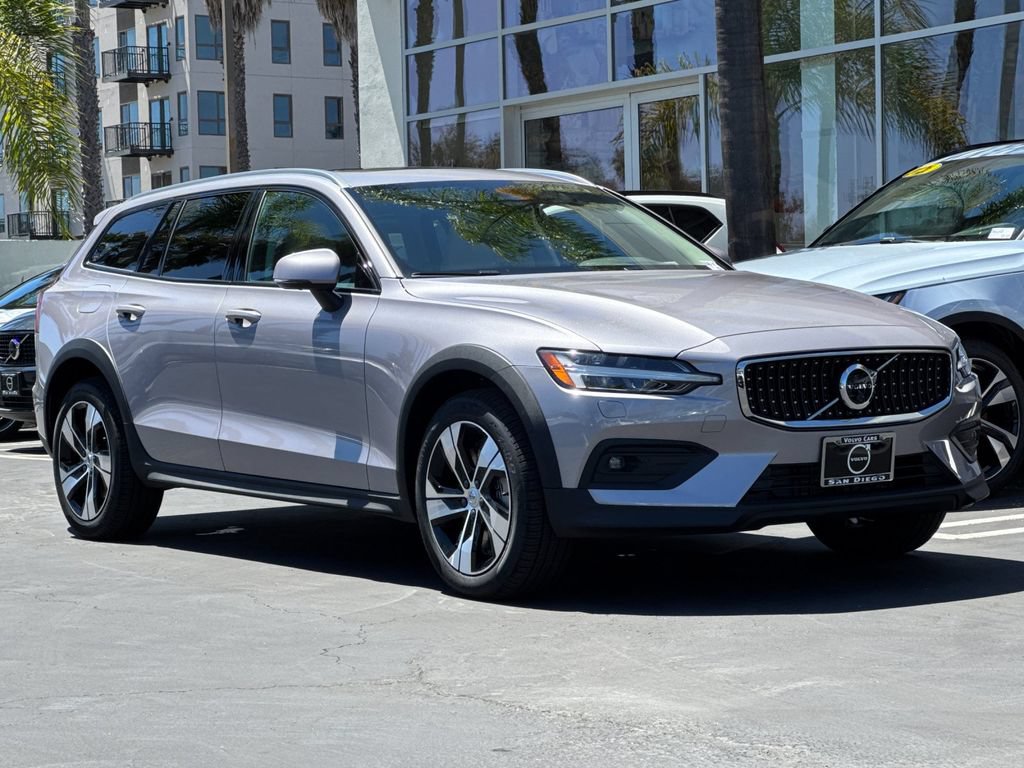 New 2026 Volvo V60 B5 Cross Country Plus w/ Climate Package AWD/4WD image 7