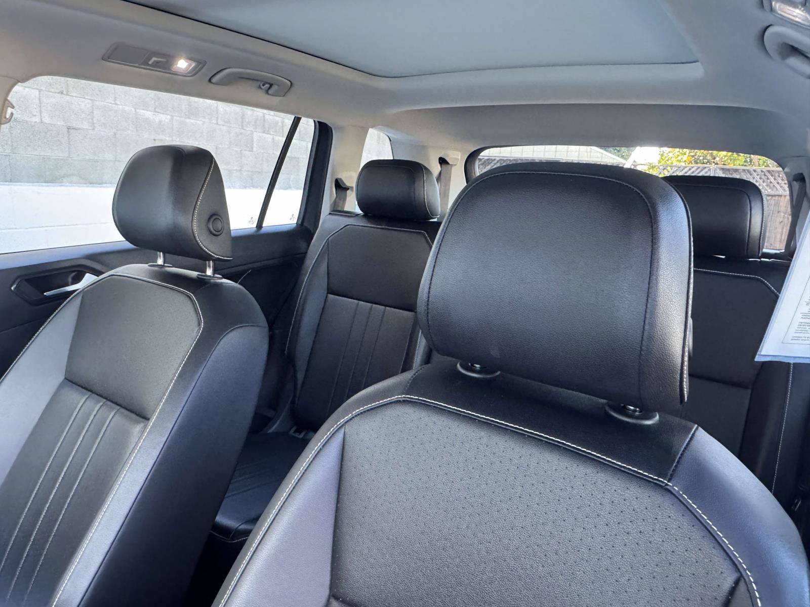 Used 2024 Volkswagen Tiguan SE w/ Panoramic Sunroof Package image 25