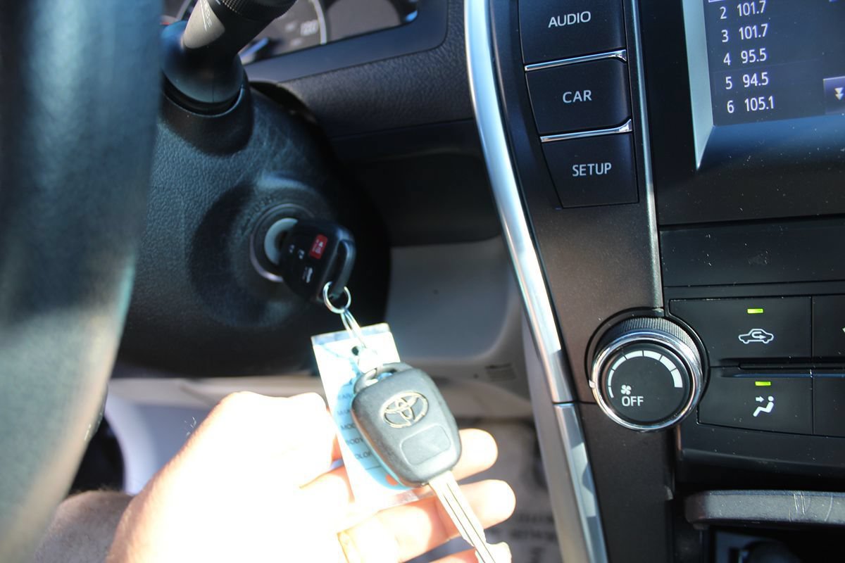 Used 2015 Toyota Camry LE FWD image 25