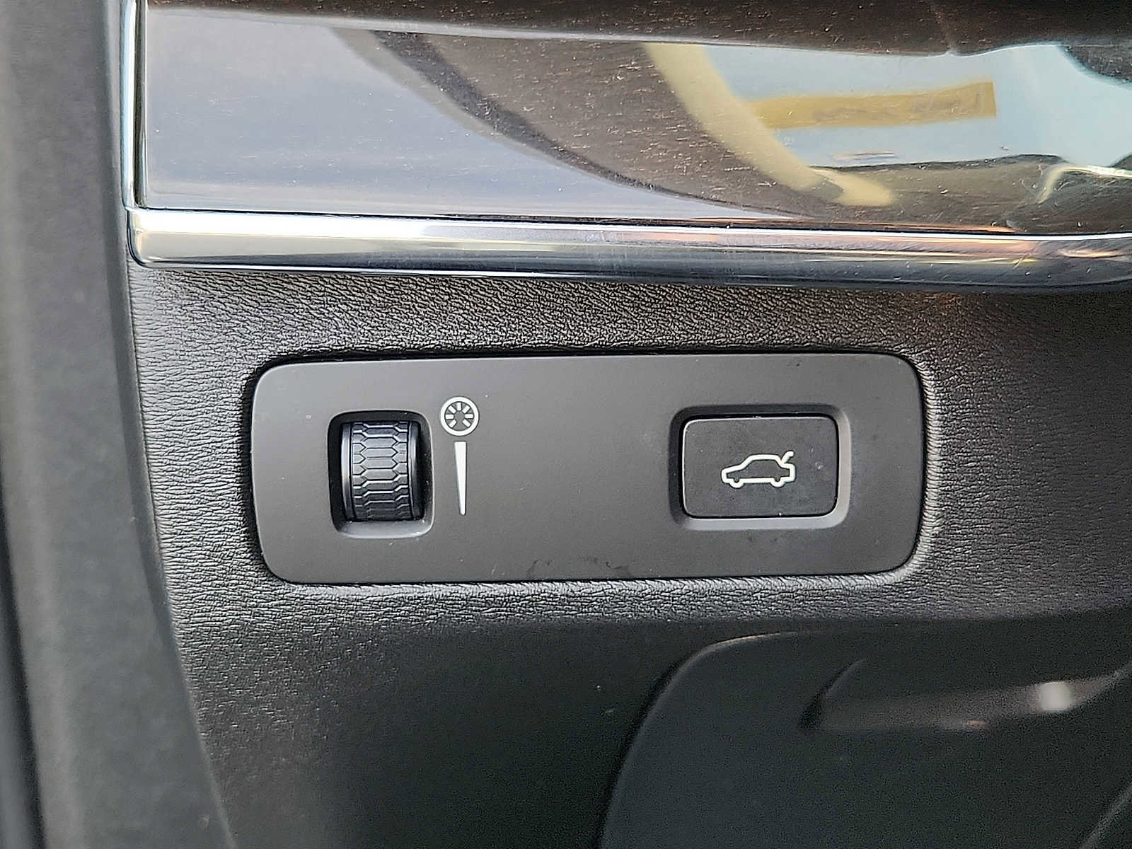 Used 2018 Volvo XC90 T6 Momentum w/ Convenience Package image 22