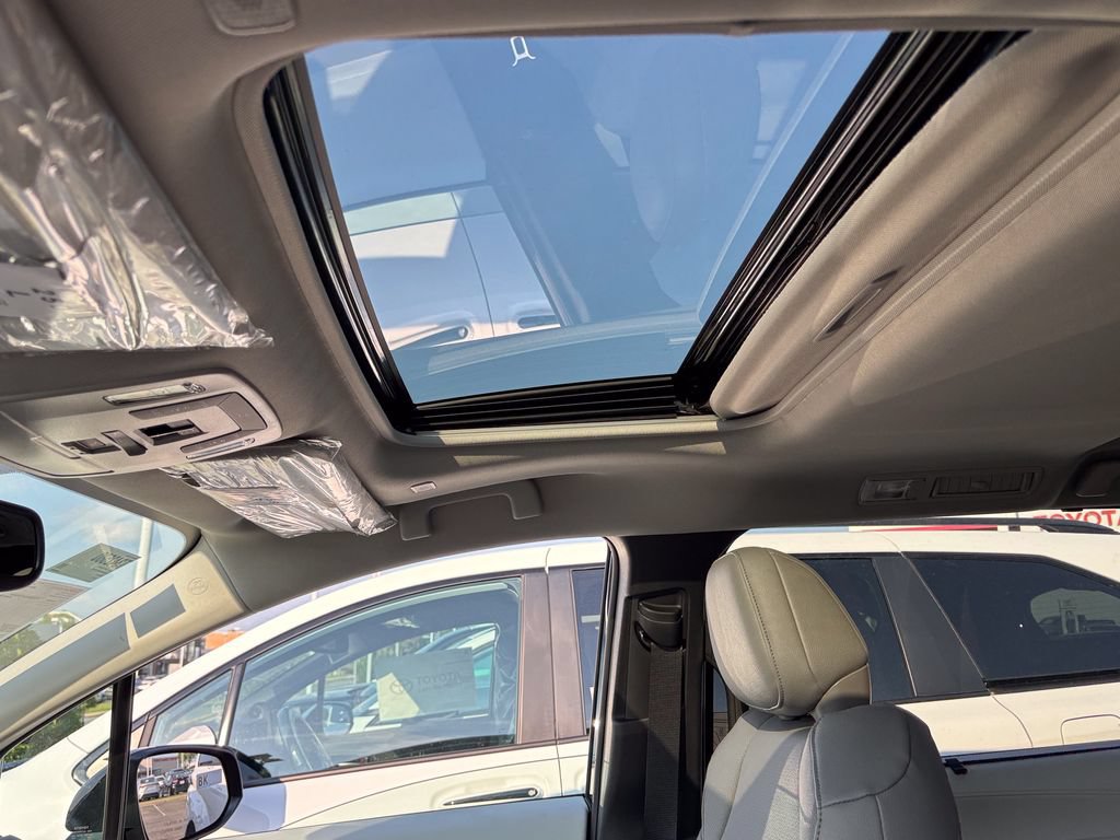 New 2026 Toyota Sienna XLE FWD image 9