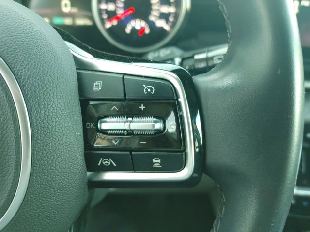 Used 2024 Kia Carnival EX image 28