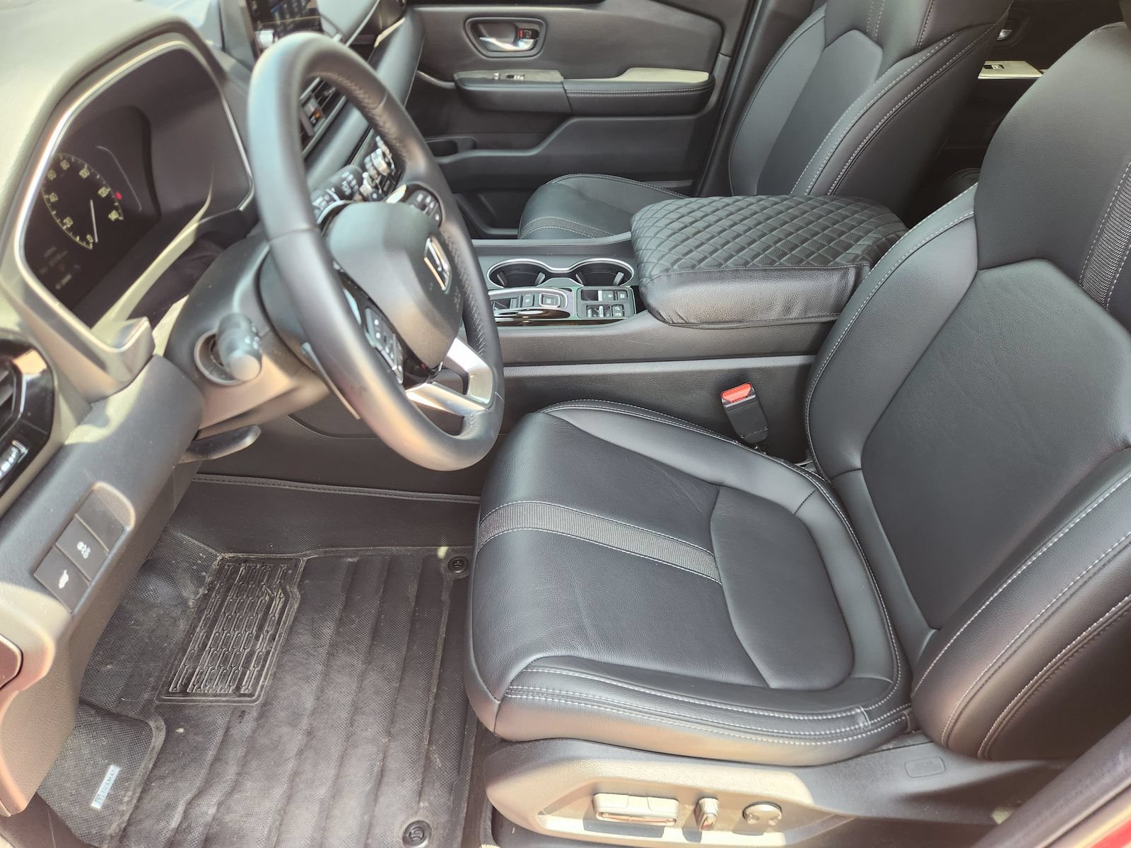 Used 2025 Honda Pilot Touring image 16