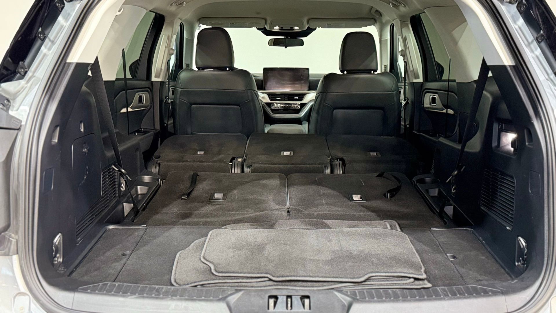 Used 2025 Ford Explorer Active w/ Active Comfort Package image 41