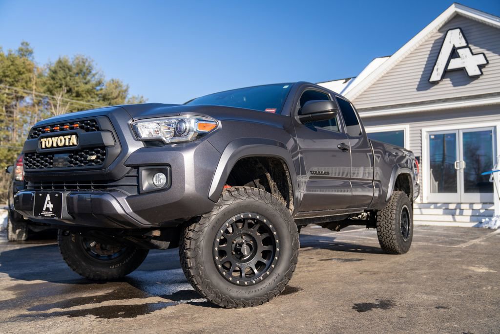 Used 2018 Toyota Tacoma TRD Sport w/ Technology Package image 1