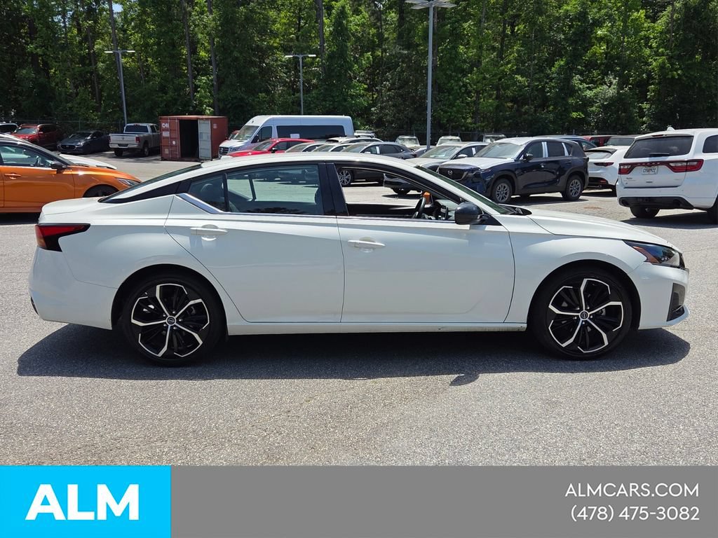 Used 2025 Nissan Altima 2.5 SR FWD image 14