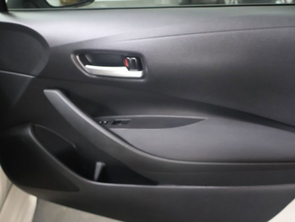 Used 2021 Toyota Corolla LE image 11