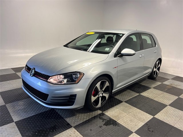 Used 2017 Volkswagen Golf S image 3