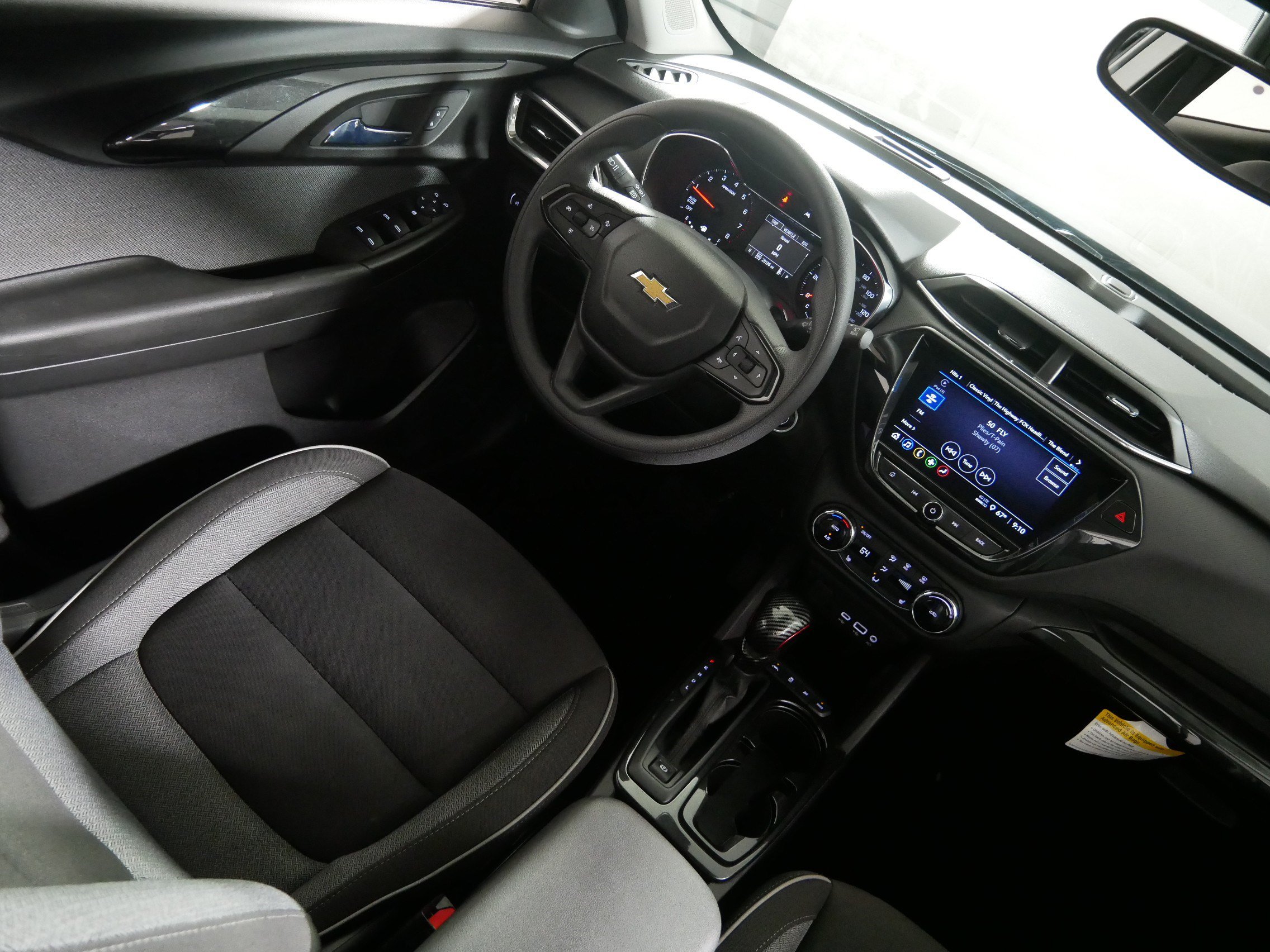 Used 2023 Chevrolet TrailBlazer LT w/ Convenience Package AWD/4WD image 9