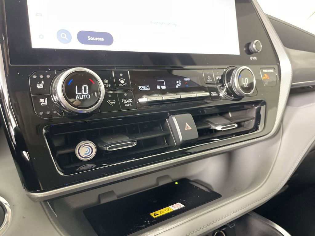 Used 2023 Toyota Highlander Platinum image 18