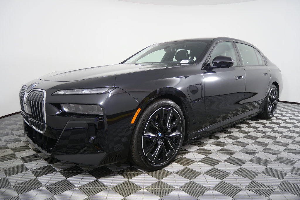 Used 2026 BMW 750e xDrive w/ Executive Package AWD/4WD image 8