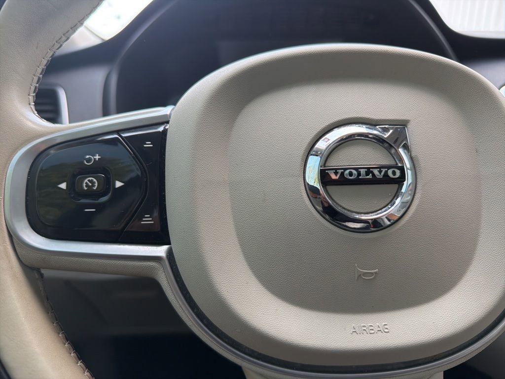 Used 2022 Volvo XC90 T6 Momentum w/ Advanced Package image 27