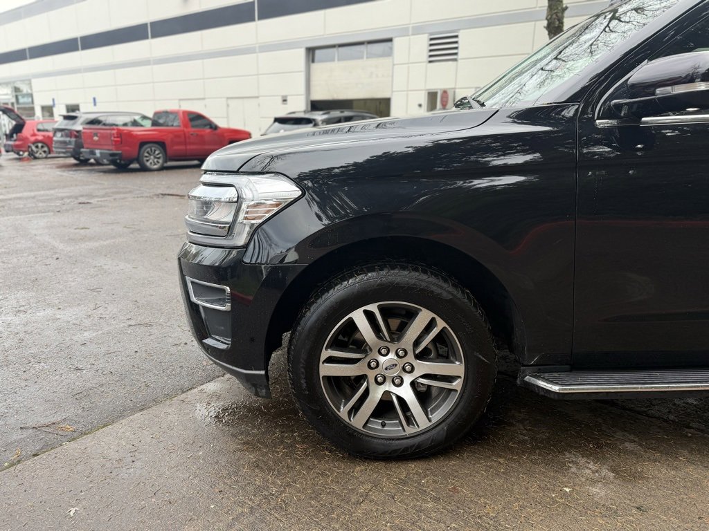 Used 2023 Ford Expedition Limited image 4
