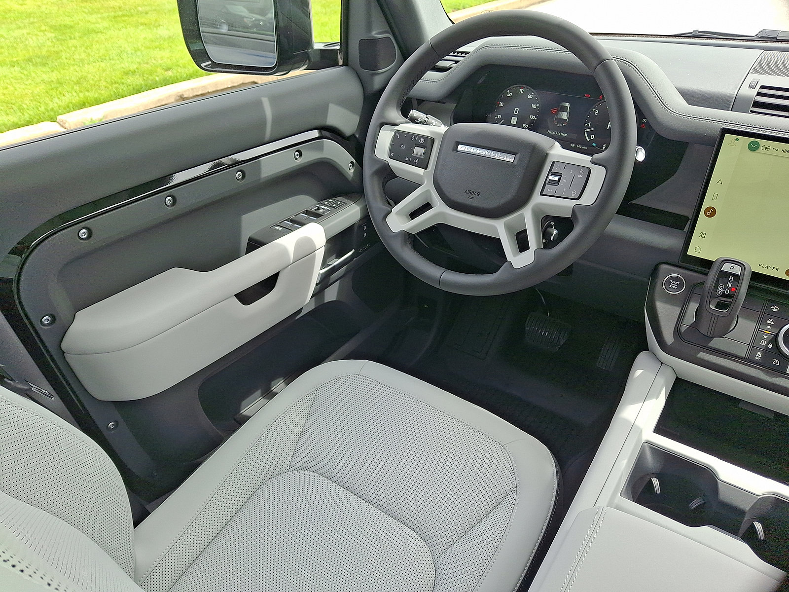 New 2026 Land Rover Defender 110 X-Dynamic SE AWD/4WD image 17