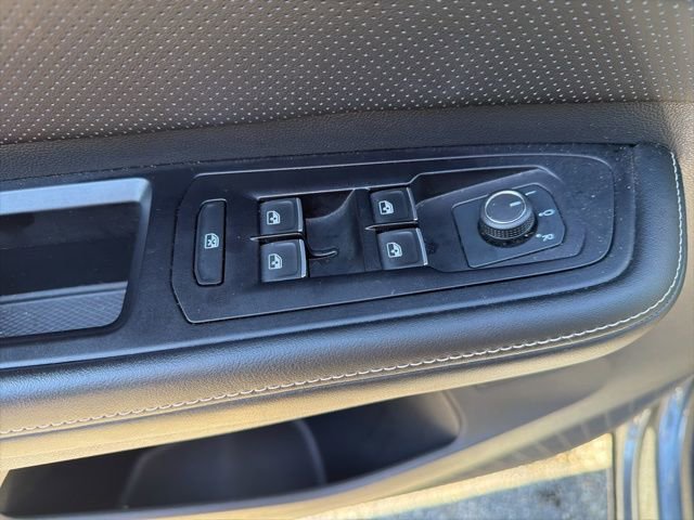 Used 2024 Volkswagen Atlas Cross Sport SE image 25