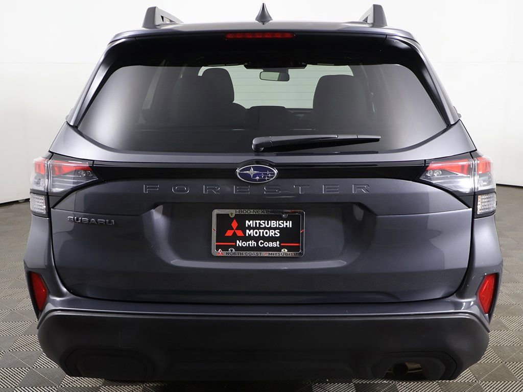 Used 2025 Subaru Forester Premium image 12