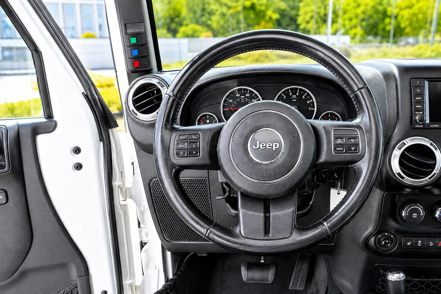Used 2017 Jeep Wrangler Unlimited Sahara w/ Connectivity Group AWD/4WD image 11