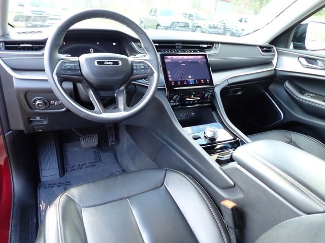 Certified 2023 Jeep Grand Cherokee Limited w/ Black Appearance Package image 18