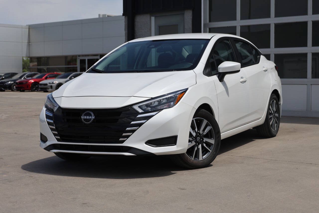 Used 2025 Nissan Versa SV w/ Trunk Package FWD image 3