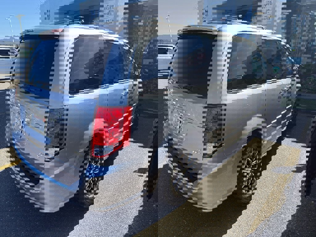 Used 2016 Dodge Grand Caravan R/T image 6