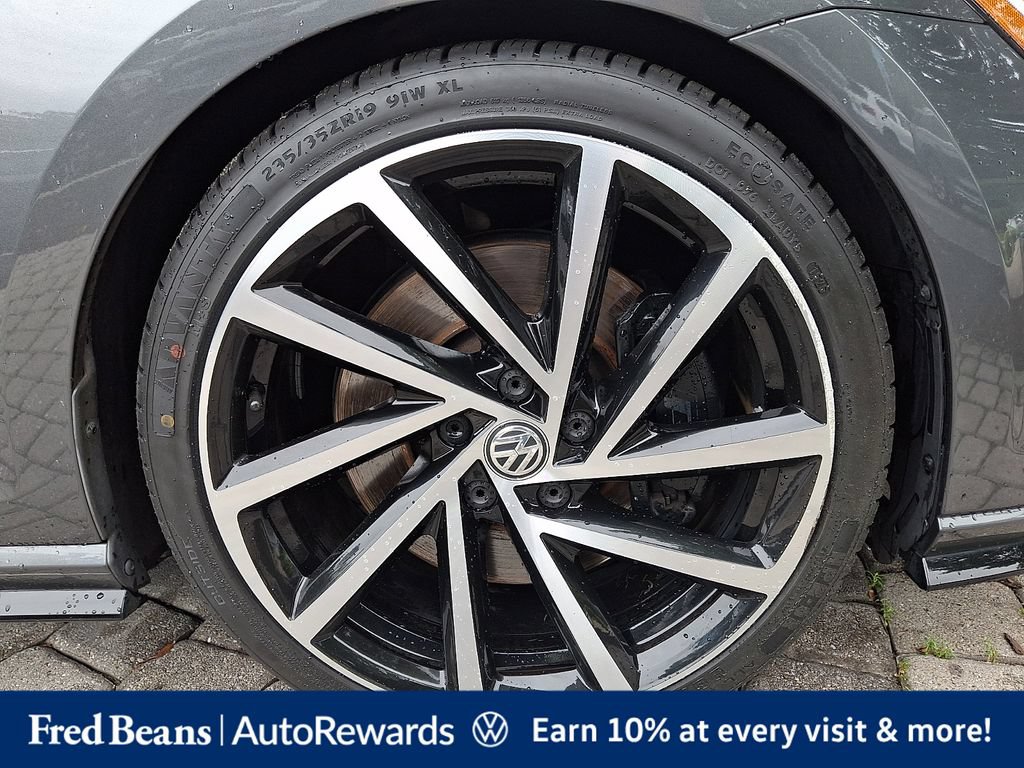 Used 2018 Volkswagen Golf R 4-Door AWD/4WD image 11