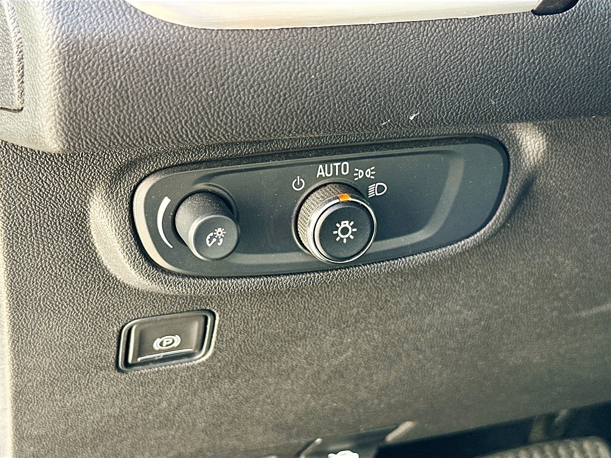 Used 2024 GMC Terrain SLE image 16