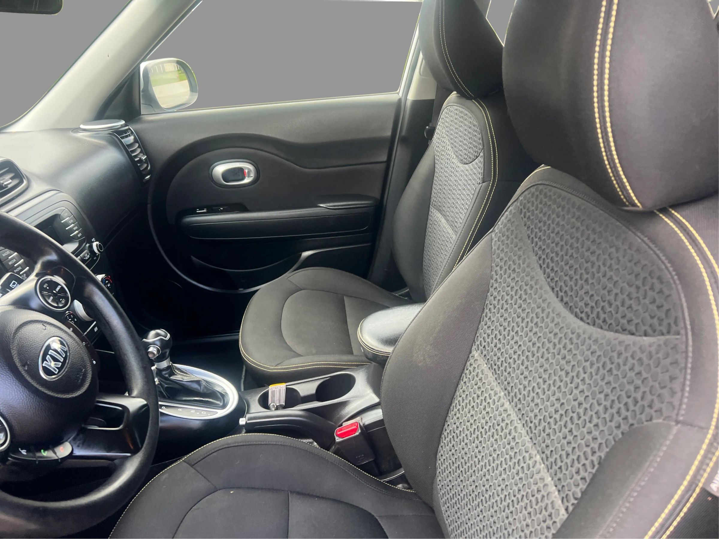 Used 2015 Kia Soul + FWD image 10