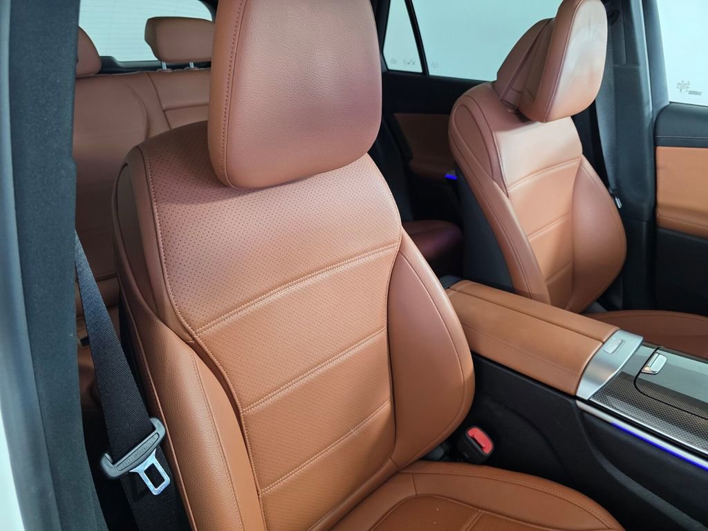 Used 2023 Mercedes-Benz GLC 300 4MATIC image 29