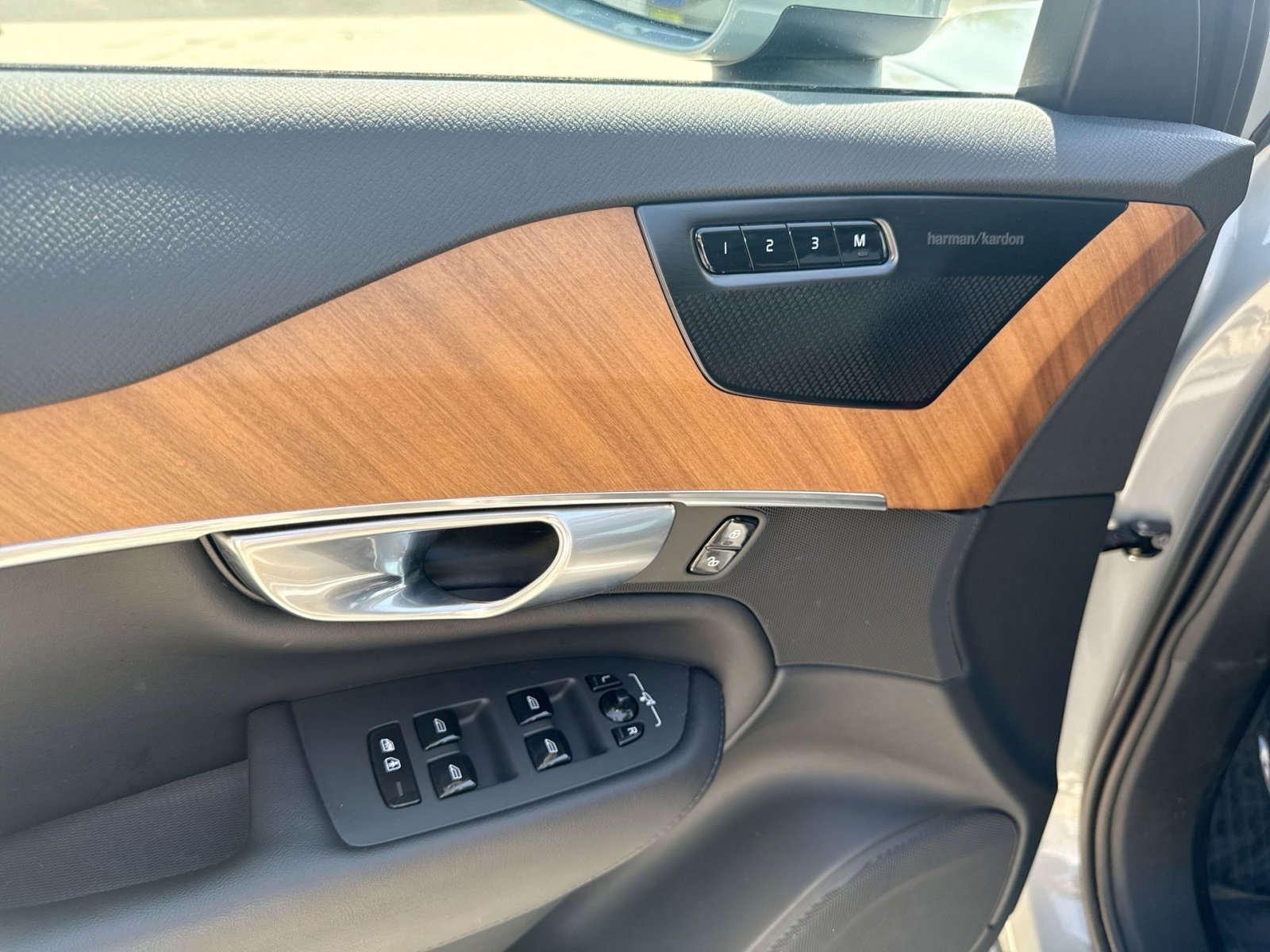 Certified 2024 Volvo XC90 B5 Plus w/ Protection Package Premier AWD/4WD image 15