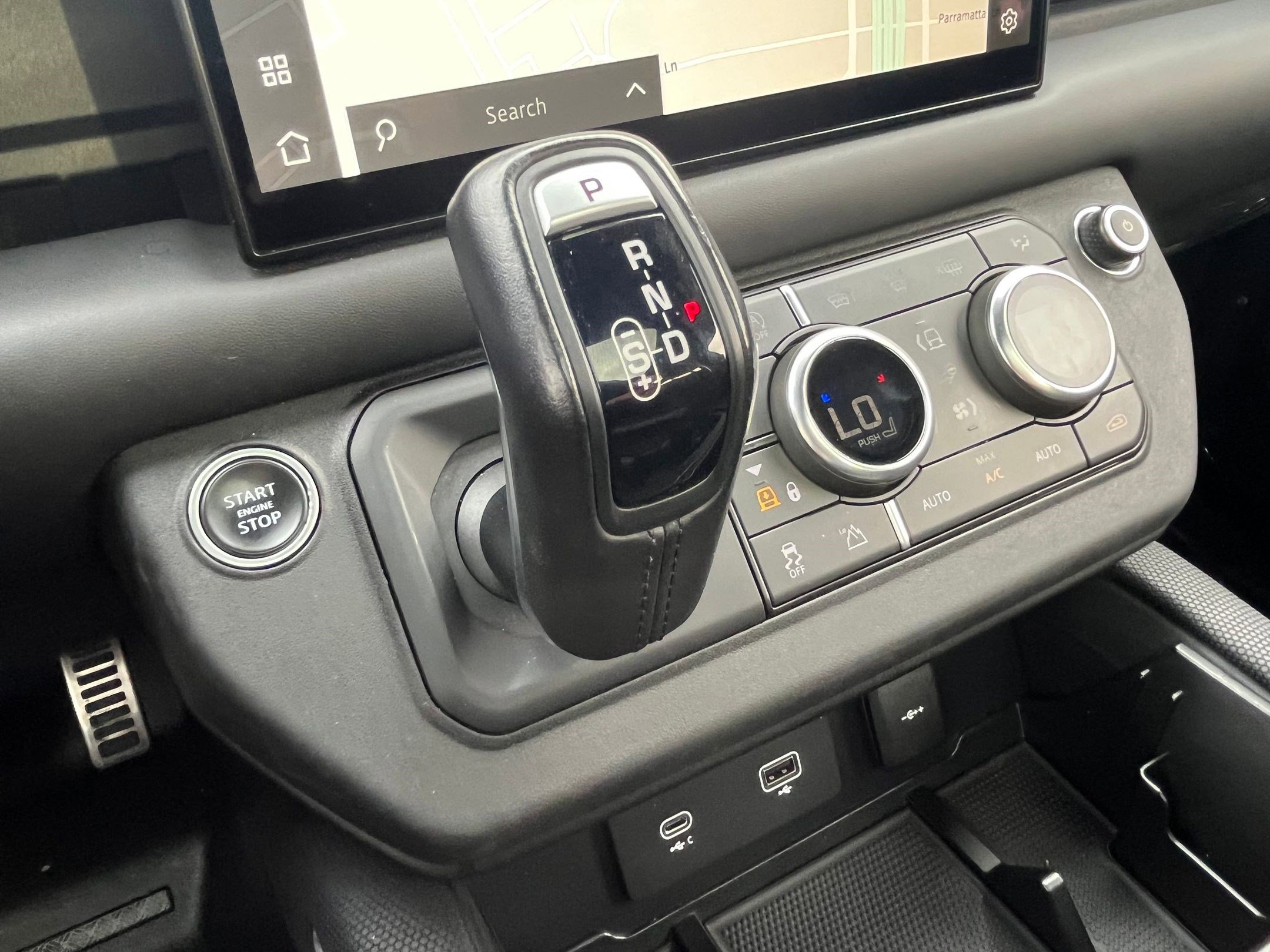 Used 2022 Land Rover Defender 90 V8 image 32