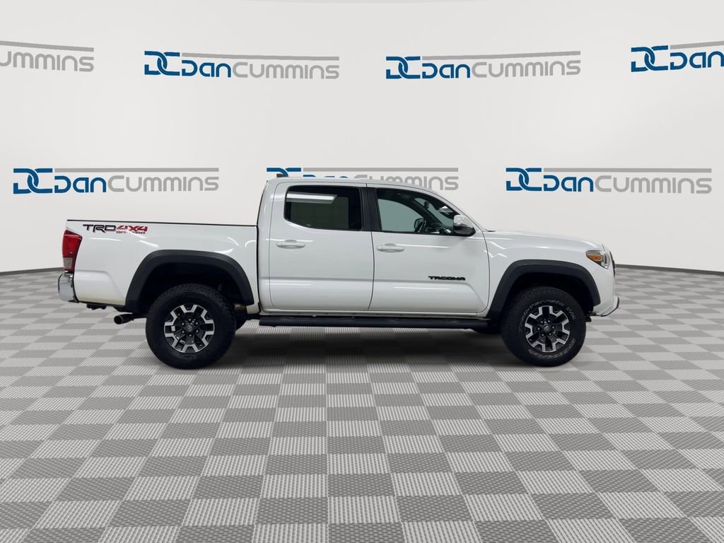 Used 2016 Toyota Tacoma TRD Off-Road w/ Exterior Package AWD/4WD image 9