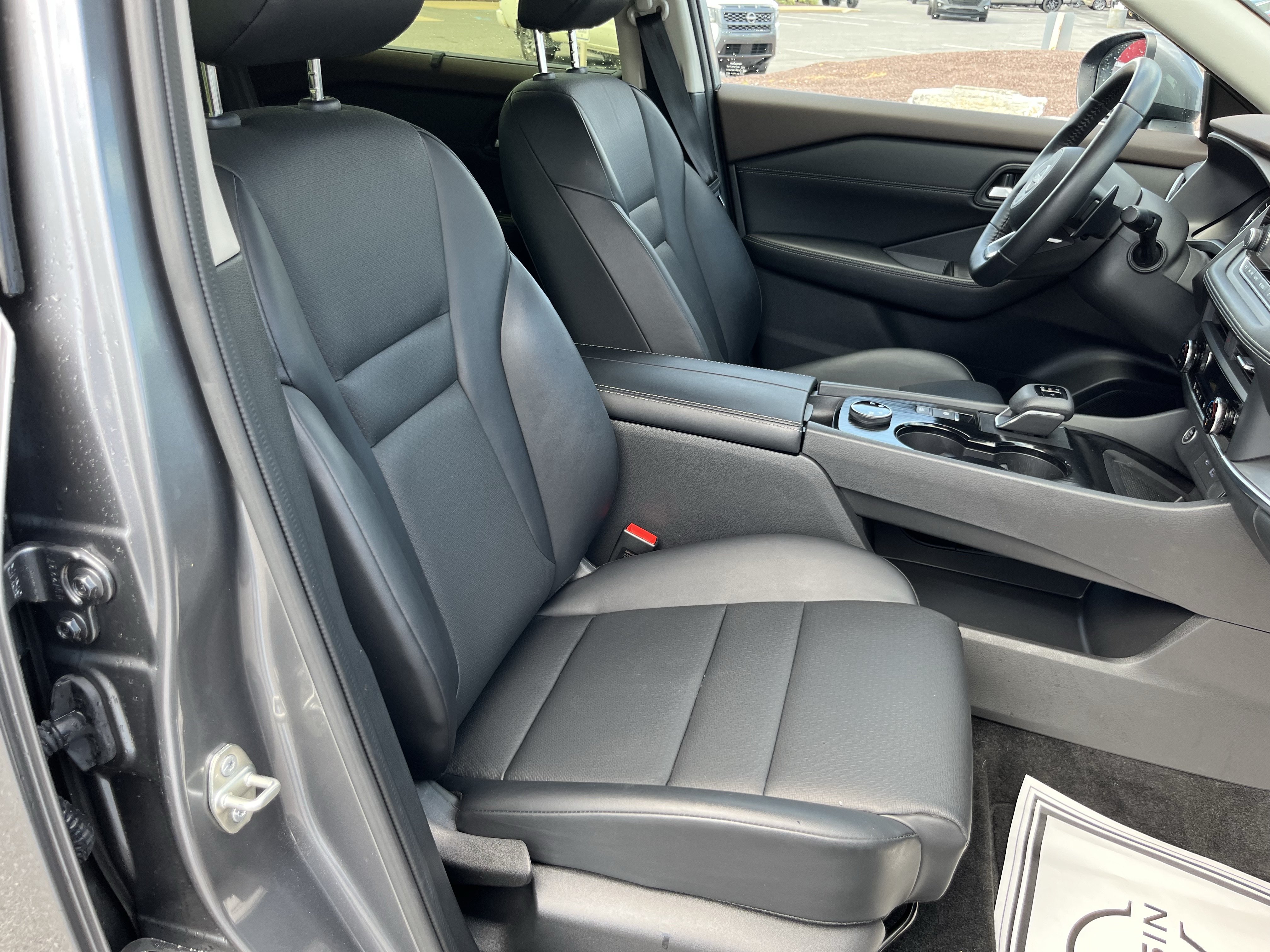 Used 2023 Nissan Rogue SV w/ SV Premium B Package AWD/4WD video 3